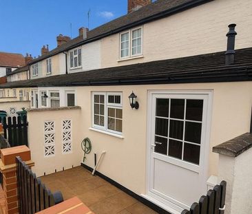 2 bedroom terraced house to rent - Photo 2