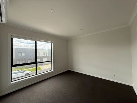 “Modern 3-Bedroom Home with 2 Bathrooms and Single Garage” - Photo 4