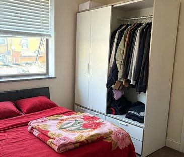 Room in a Shared House, William St, E10 - Photo 2