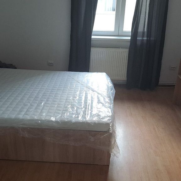 Baba novac cutezatorilor muncii - Fotografie 1
