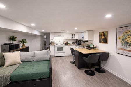 For Lease - 23 Burnfield (Lower) Avenue, Toronto, Ontario - Photo 4