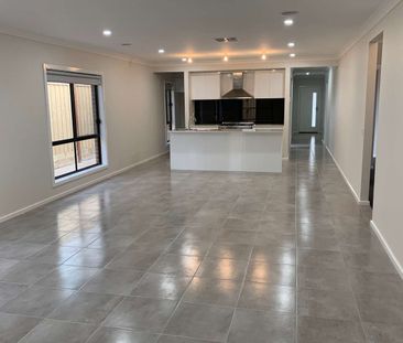 Beautiful Family Home - Photo 2