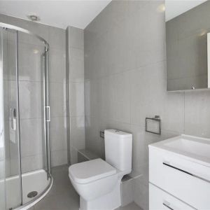 2 bedroom flat in Balham - Photo 3