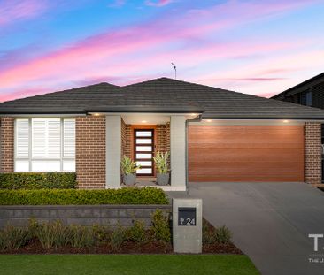 Stylish Four-Bedroom Clarendon Home with Modern Family Living - Photo 2