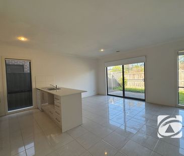 MODERN 3 BEDROOM HOME WITH PRIME LOCATION! - Photo 5