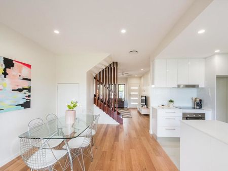 Stylish Bulimba living - Photo 3