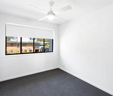 Modern Townhouse Living in Hyde Park Residences - Photo 4