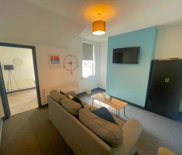 1 bedroom in a house share to rent - Photo 2