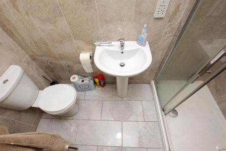 3 bedroom apartment to rent - Photo 5