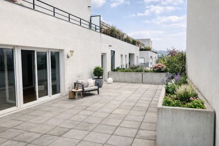 Location Appartement 5 pièces 115m² LYON 9ème - Photo 3