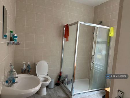 8 bedroom terraced house to rent - Photo 4