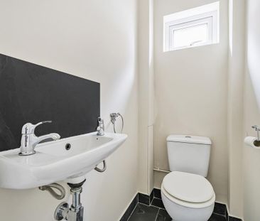 3 bedroom detached house to rent - Photo 2