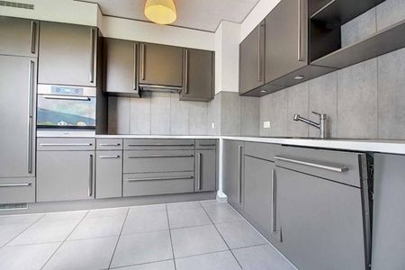 Grand appartement de 5,5 pièces avec ascenseur équipé - Foto 2