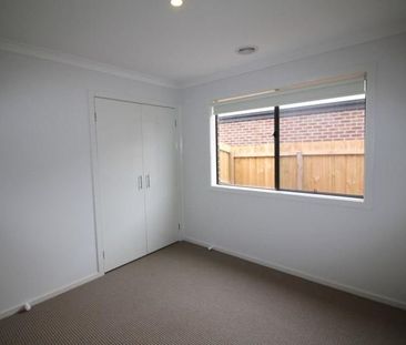 25 Badminton Court, Marshall - Photo 1