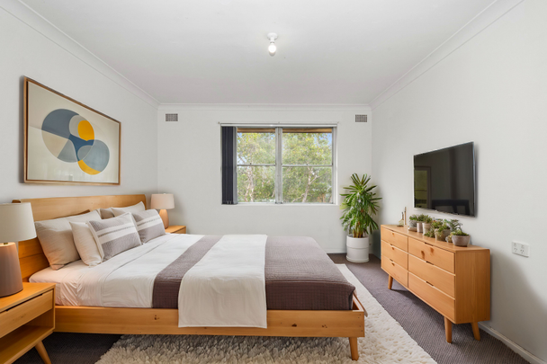 CONVENIENT & COMFORTABLE LIVING IN GREENACRE - Photo 1