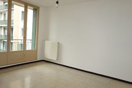 Location Appartement 2 pièces 40m² NIMES 30900 - Photo 2