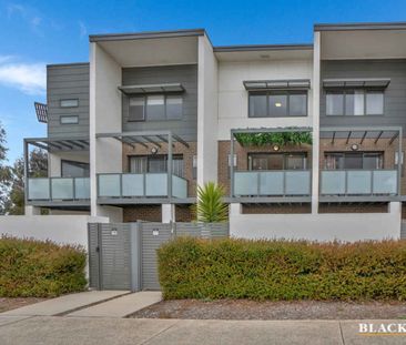 Spacious three bedroom townhouse - Photo 5