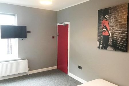 1 bedroom in a house share to rent - Photo 3