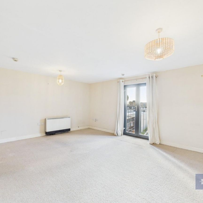2 bedroom Flat To Let - Photo 1