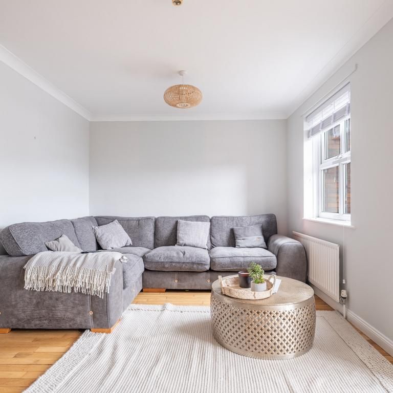 3 bedroom terraced house to rent - Photo 1