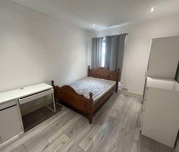 Milton Road, SO15 - Photo 3