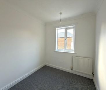 2 bedroom semi-detached house to rent - Photo 4