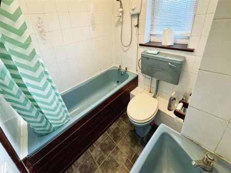 2 bedroom end of terrace house to rent - Photo 5