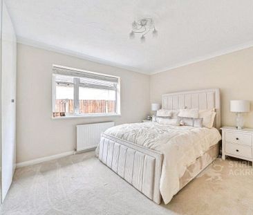 Green Lane, Chertsey, Surrey, KT16 9QR - Photo 3