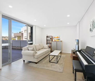 Penthouse-Style Apartment Minutes' To Trains - Photo 2