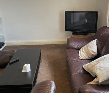 3 bedroom flat to rent - Photo 1