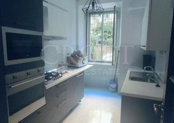 Monteverde Vecchio: Modern 2 bedroom, 2 bath, large living room, separate kitchen. Bright, silent, parquet floors, situated in lovely period building, excellent area, near park. Ref. 2364.
