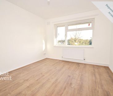 3 bedroom flat to rent - Photo 4