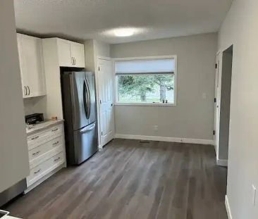 Newly renovated Main Floor Aparment overlooking Botanical Gardens wit Park views | 40 Silver Springs Drive Northwest, Calgary - Photo 1