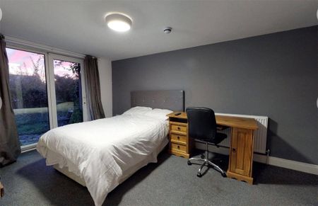 1 bedroom in a house share to rent - Photo 2