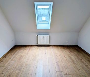 Renovierte Oberwohnung mit großzügigem Gartenanteil! Ideal für Wohn... - Foto 1