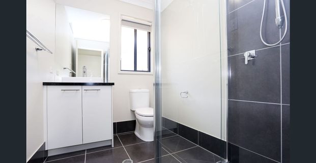 Modern Family Home in Prime Location! - Photo 1