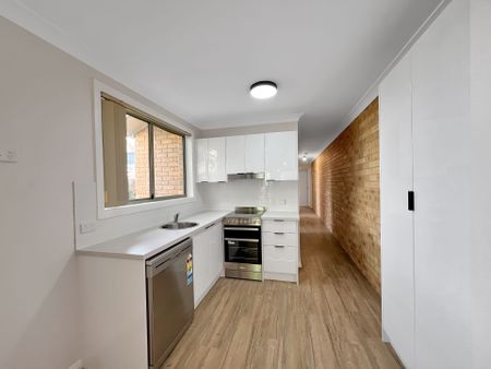 Charming 2 Bedroom Villa in Quiet New Lambton Location - Photo 4