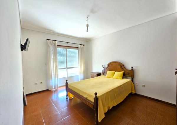 2 bedroom flat with balcony a stone's throw from Vageira Beach!