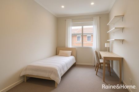 Spacious Three-Bedroom Townhouse - Photo 2