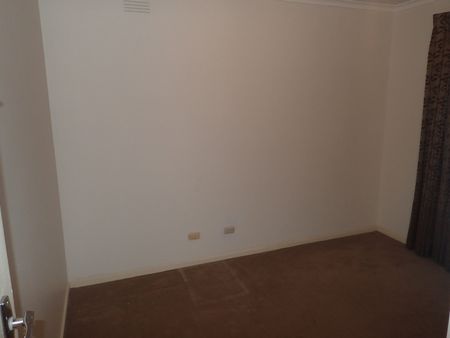 Low Maintenance 3 Bedroom Home - Photo 4