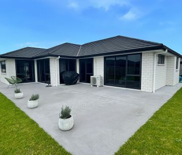 Modern, near new four bedroom - Photo 6