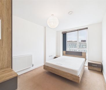 2 bedroom in Oscar Wilde Road, Reading - Photo 4