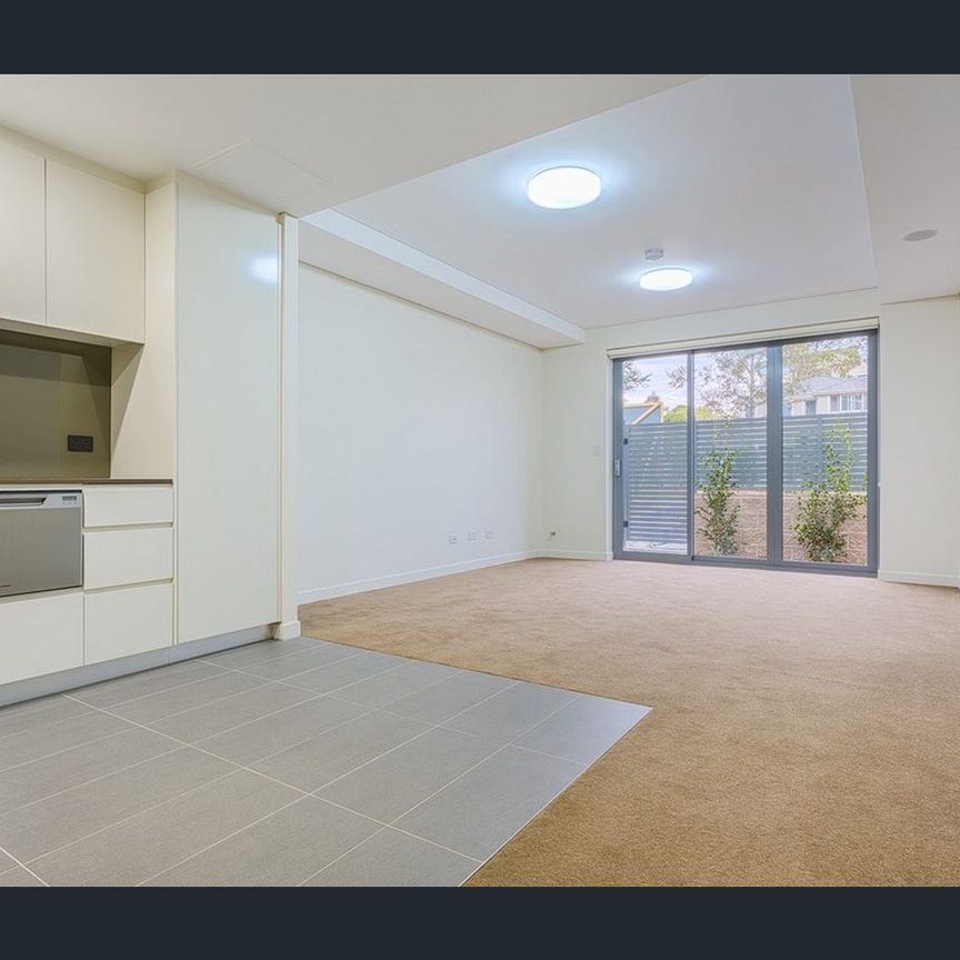 SPACIOUS 61SQM ONE BEDROOM + SEPARATE STUDY WITH PRIVATE BALCONY - Photo 1