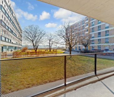 Behind the train station – right at the front! - Photo 5