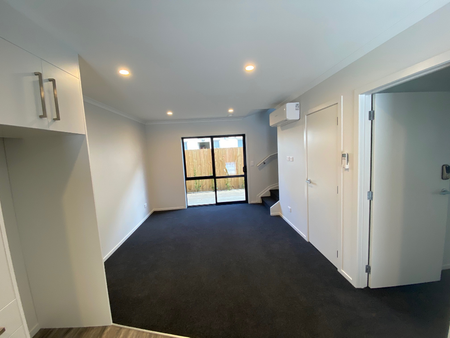 Modern 1-Bedroom Studio Unit for Rent – Hamilton East, 3216 Offering comfortable and convenient living, this fully furnished 1-bedroom, 1-bathroom studio unit is ideally situated in Hamilton East. - Photo 3