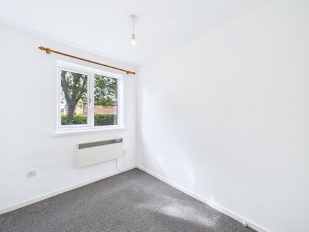 2 bedroom ground floor flat to rent - Photo 3
