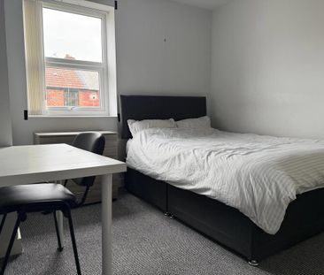 1 bedroom in a house share to rent - Photo 5