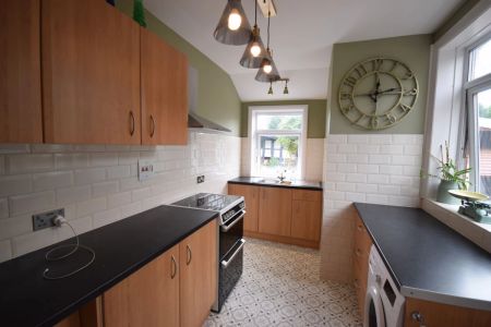 To Rent Redhill Avenue, Ensbury Park, Bournemouth, BH9 £2,100 pcm Tenancy Info - Photo 4