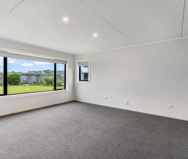 Winton Large Family Home - Photo 1