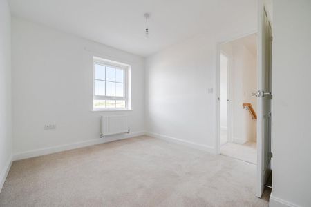 3 bedroom end of terrace house to rent - Photo 2